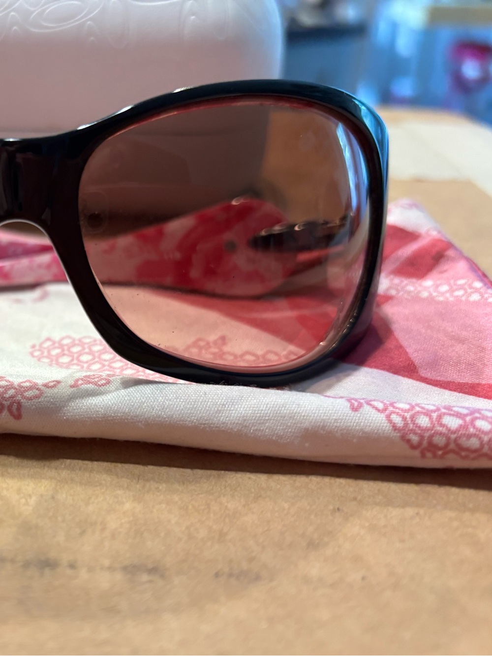 Oakley Dangerous Breast Cancer Awareness Sunglasses - Picture 2 of 8